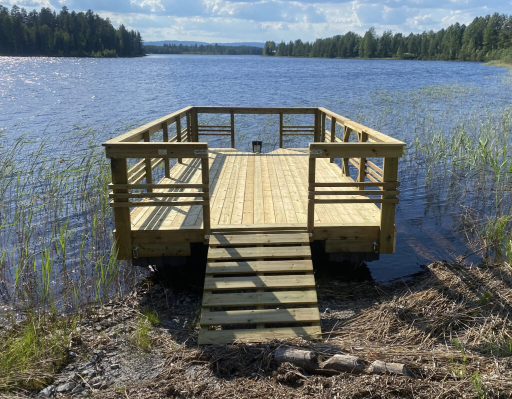 Flotte 5700x2950mm med 3 pontonrader, tryckimpregnerad, bärkraft 2300kg