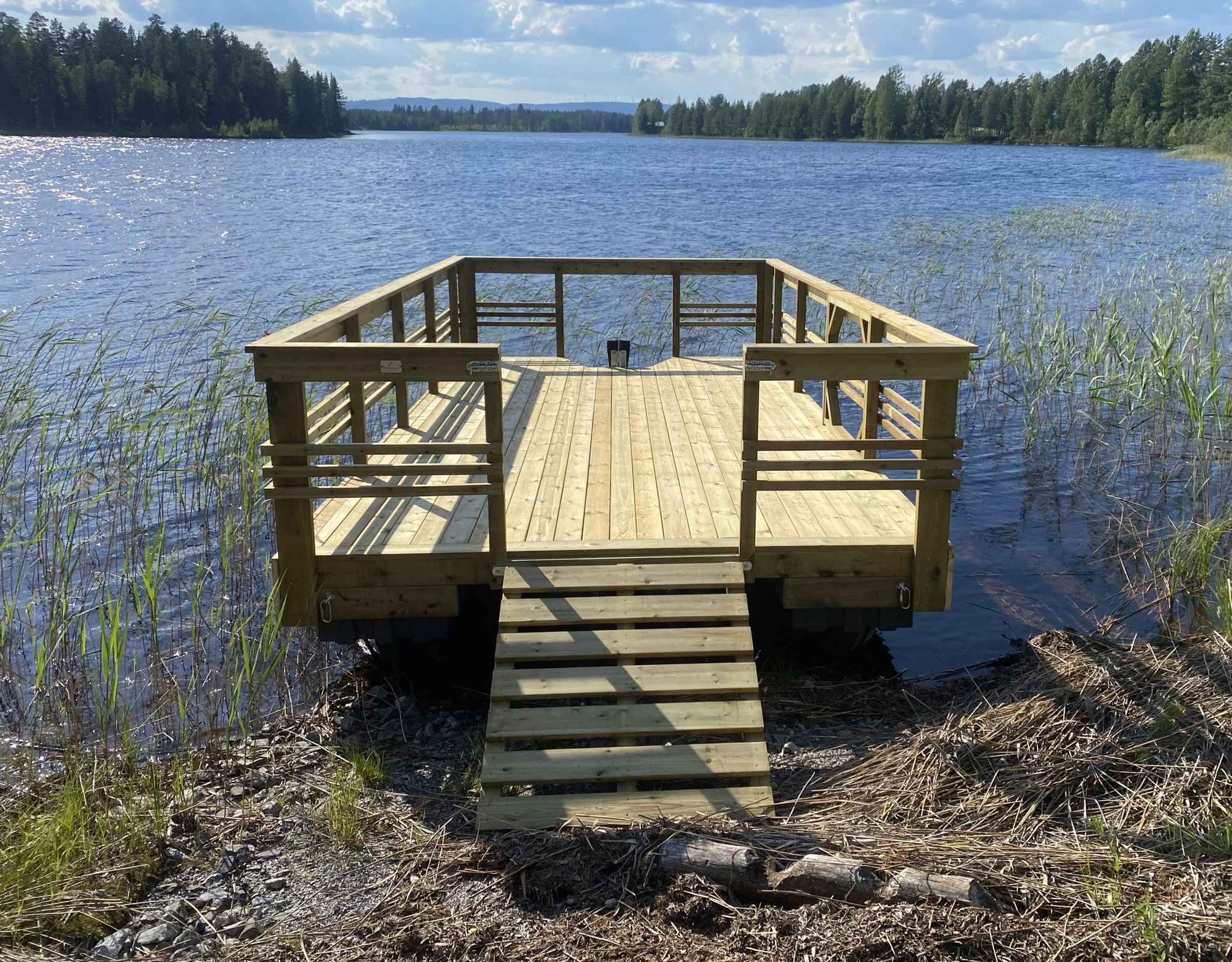 Flotte 5700x2950mm med 3 pontonrader, tryckimpregnerad, bärkraft 2300kg