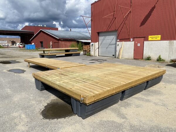 Flytbrygga L4000xB2950mm, impregnerad med 6 flytpontoner, bärkraft 970kg