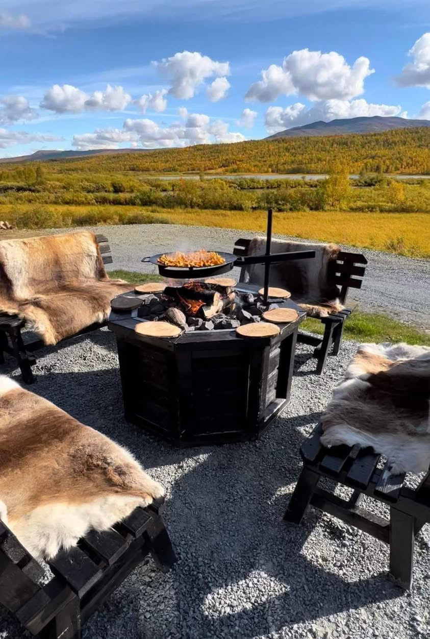 Grillplats Fjälldal med 4 bänkar komplett paket inkl stativkit, tryckimpregnerat - Bild 5